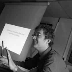 Cynhaliwyd cyfarfod cyffredinol arbennig i drafod gwelliannau i'r Maniffesto Byw yn Rhydaman ar yr 8fed o Fehefin